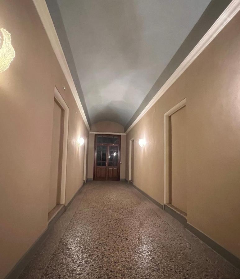 Grande Stanza Matrimoniale In Palazzo Signorile Lägenhet Mirandola Exteriör bild